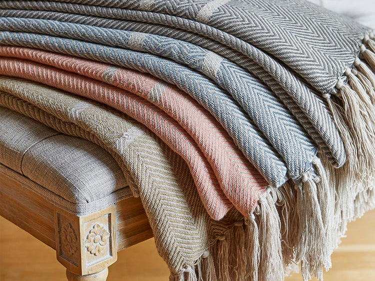Cassis Throws